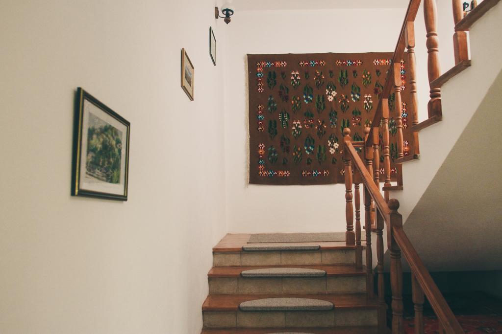 Hotel Casa Renti Novaci-Străini Esterno foto