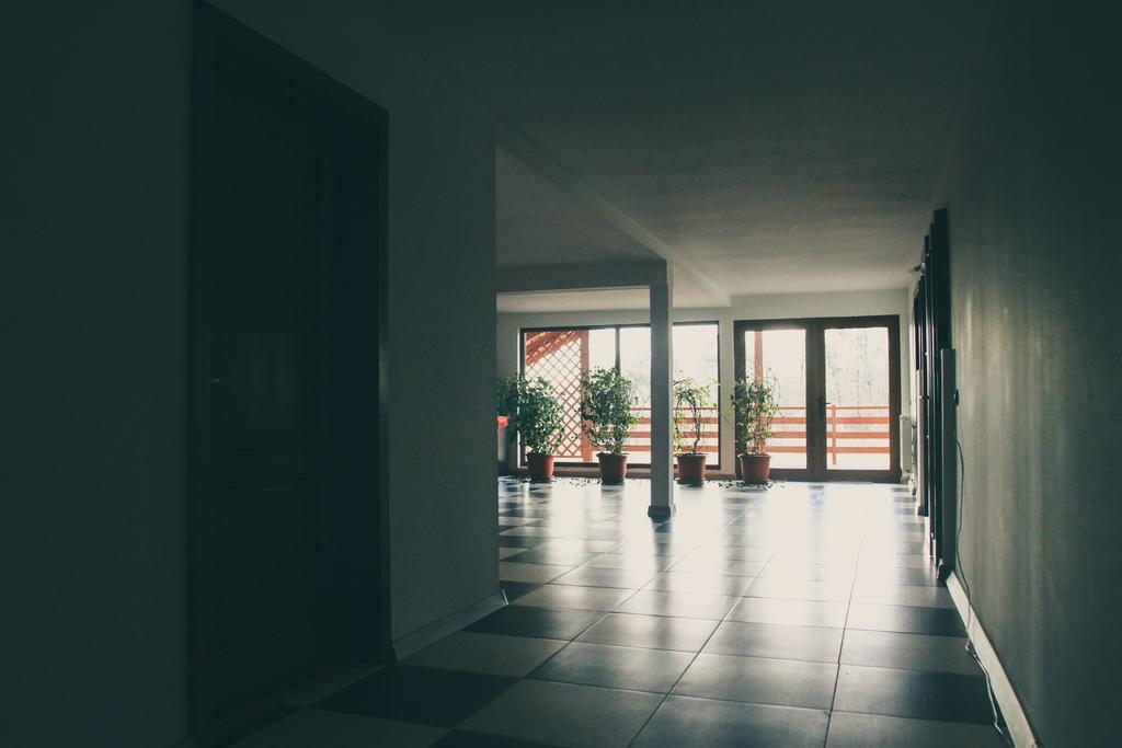 Hotel Casa Renti Novaci-Străini Esterno foto