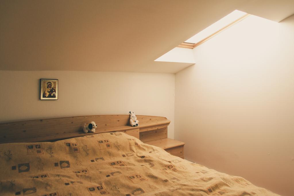 Hotel Casa Renti Novaci-Străini Esterno foto
