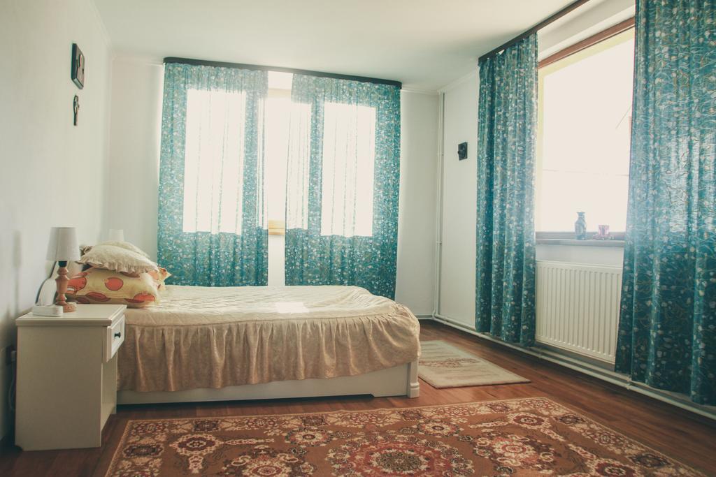 Hotel Casa Renti Novaci-Străini Esterno foto